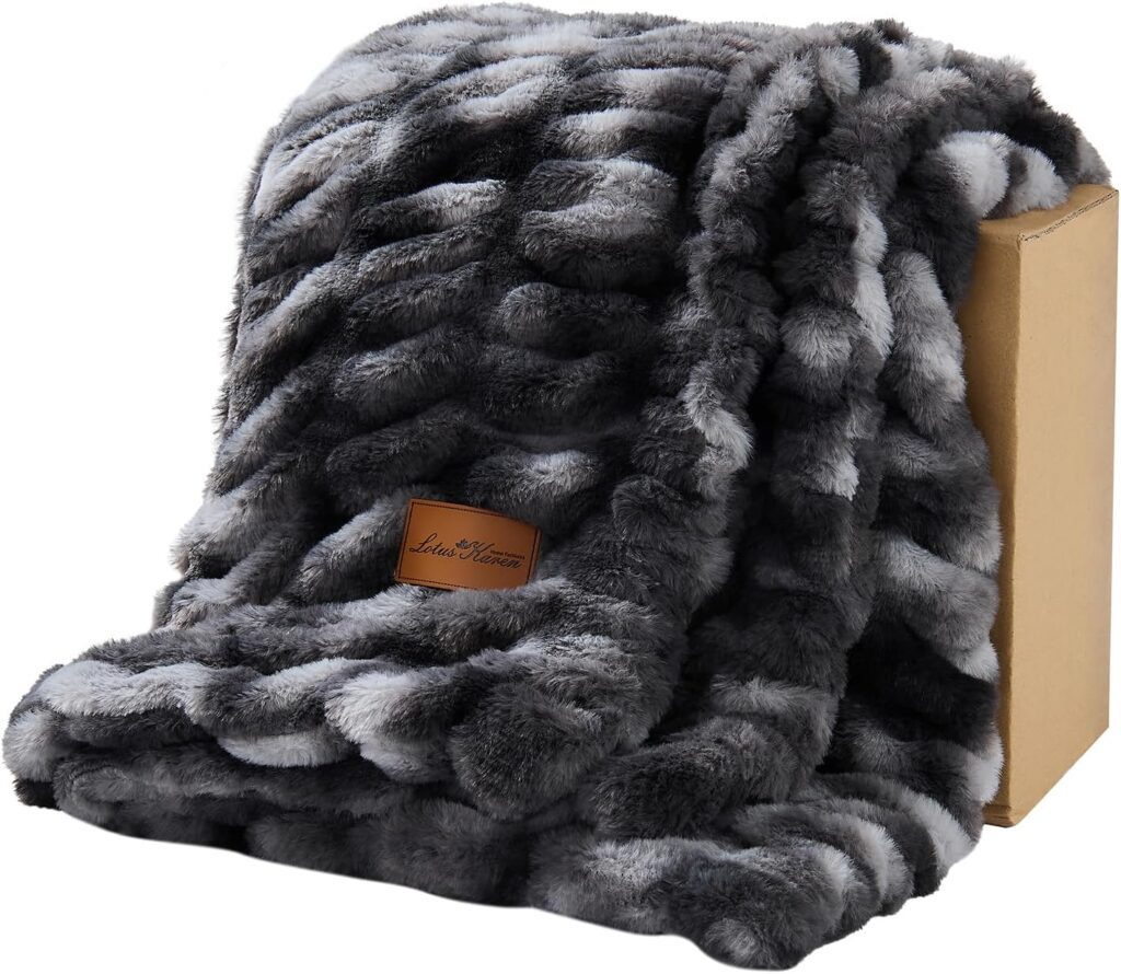 Soft, double-sided, ruched faux fur throw blanket (31.16 oz/m²) for sofa; cozy, fluffy plush blanket.