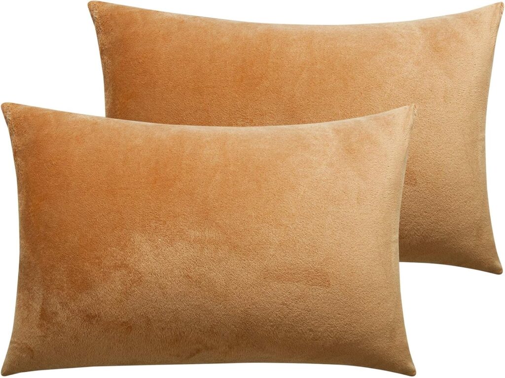 Velvet pillow covers with zippers